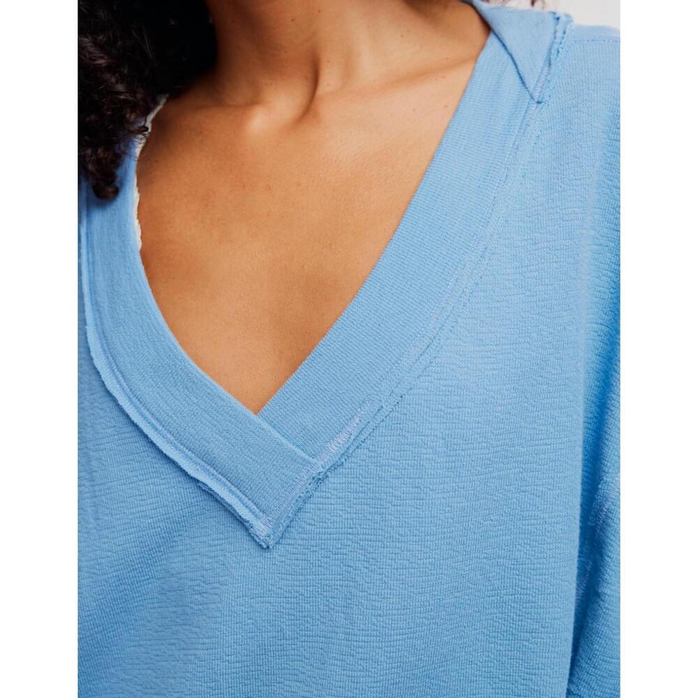 NEW FREE PEOPLE staycation pullover in blue - Picture 5 of 6